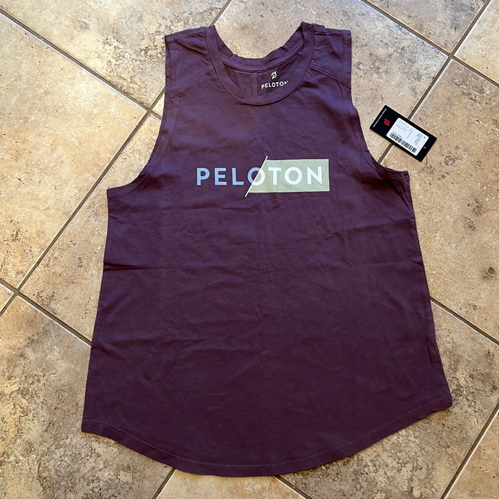 Peloton studio scoop tank size M